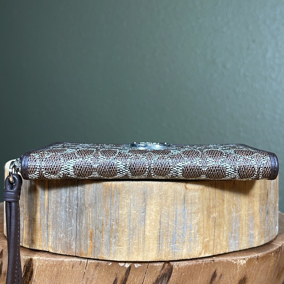 FINAL PRICE!!! COACH Signature Medium Wallet Wristlet - Picture 6 of 15